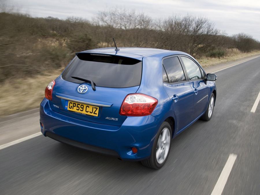  Toyota Auris 5-Door 2010 года  (UK) (фото 25 из 59)